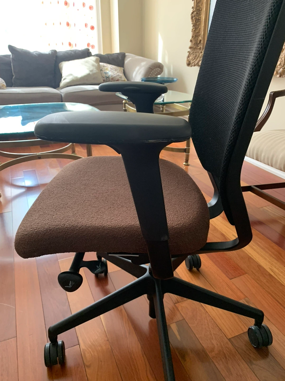 Ergonomic Office Chair evolve - Black Mesh Back & Brown Seat - photo 3