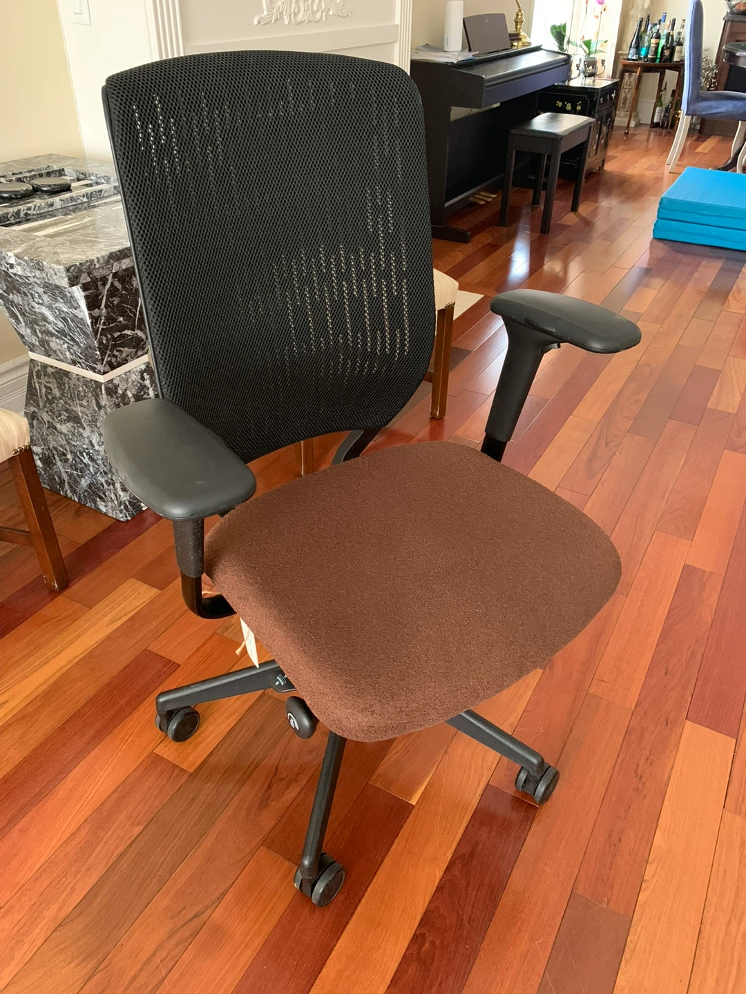 Ergonomic Office Chair evolve - Black Mesh Back & Brown Seat