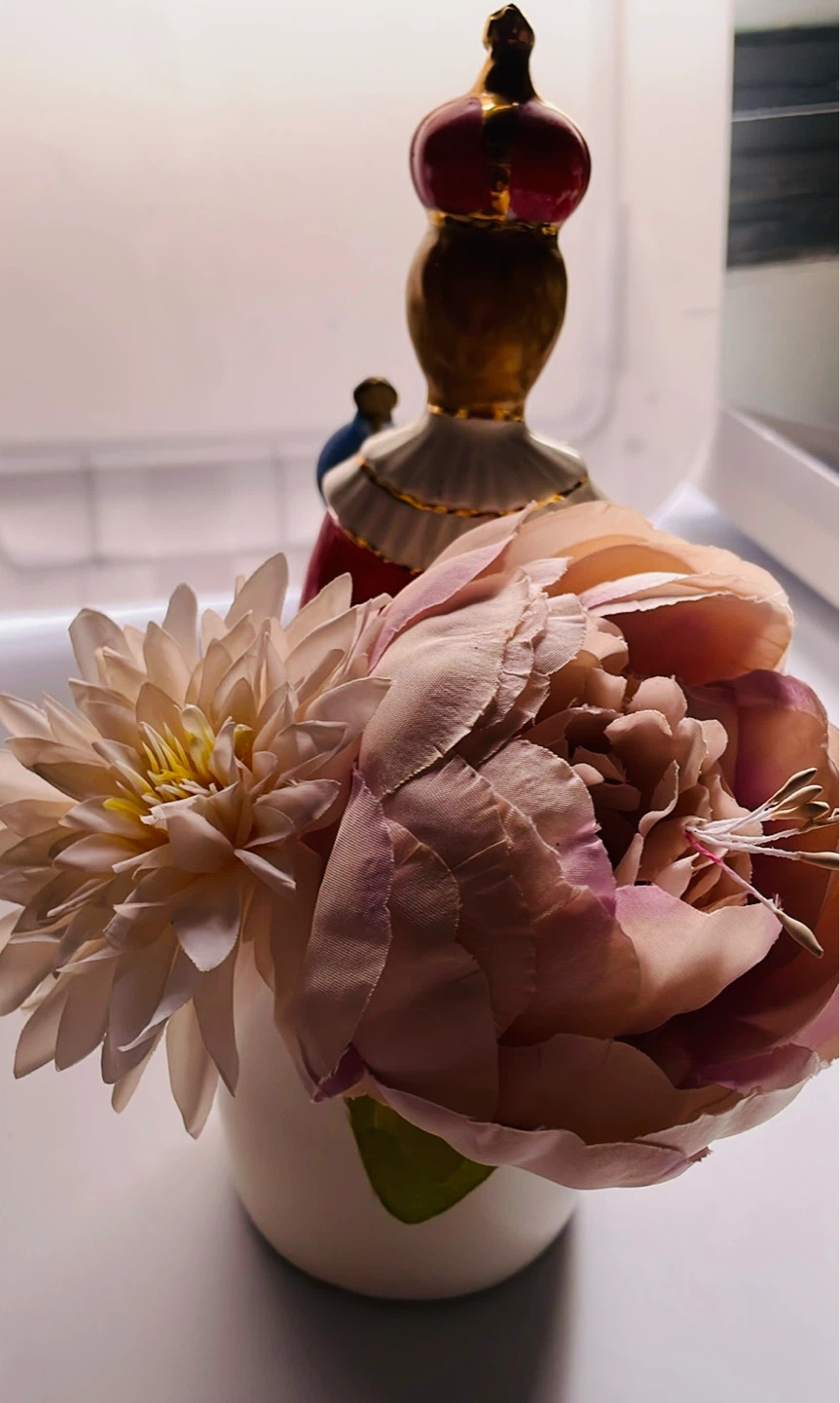 Giftwares Co. Nancy Pew Ceramic Figurine - photo 4