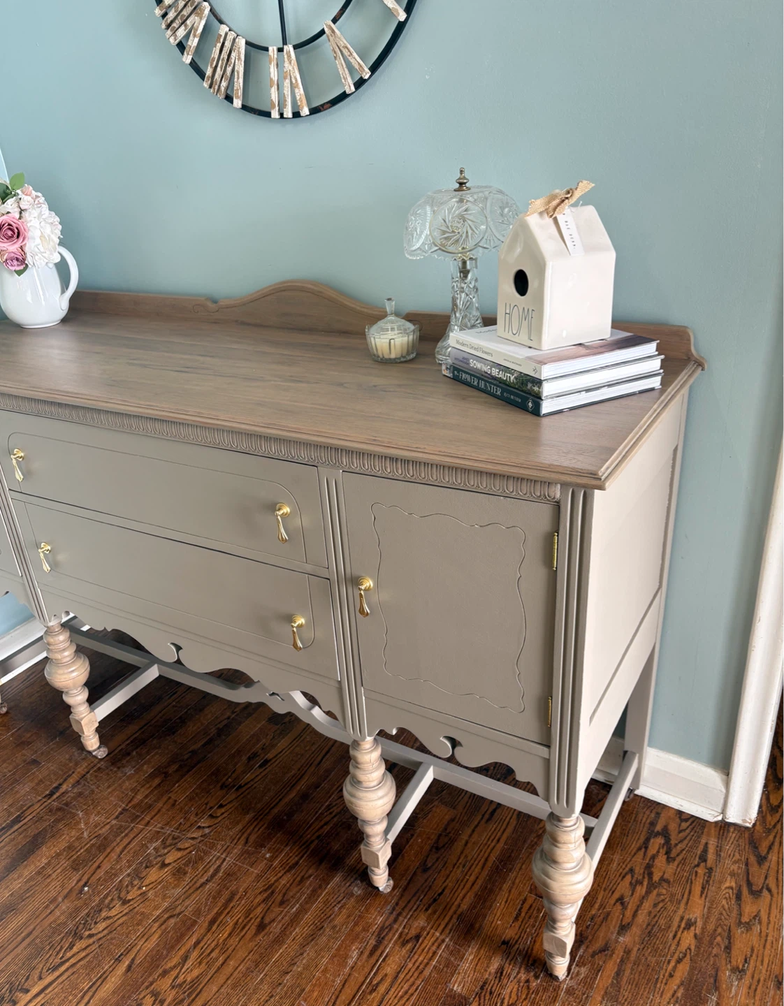 Refurbished Farmhouse Sideboard with Drawers and Cabinets - photo 4