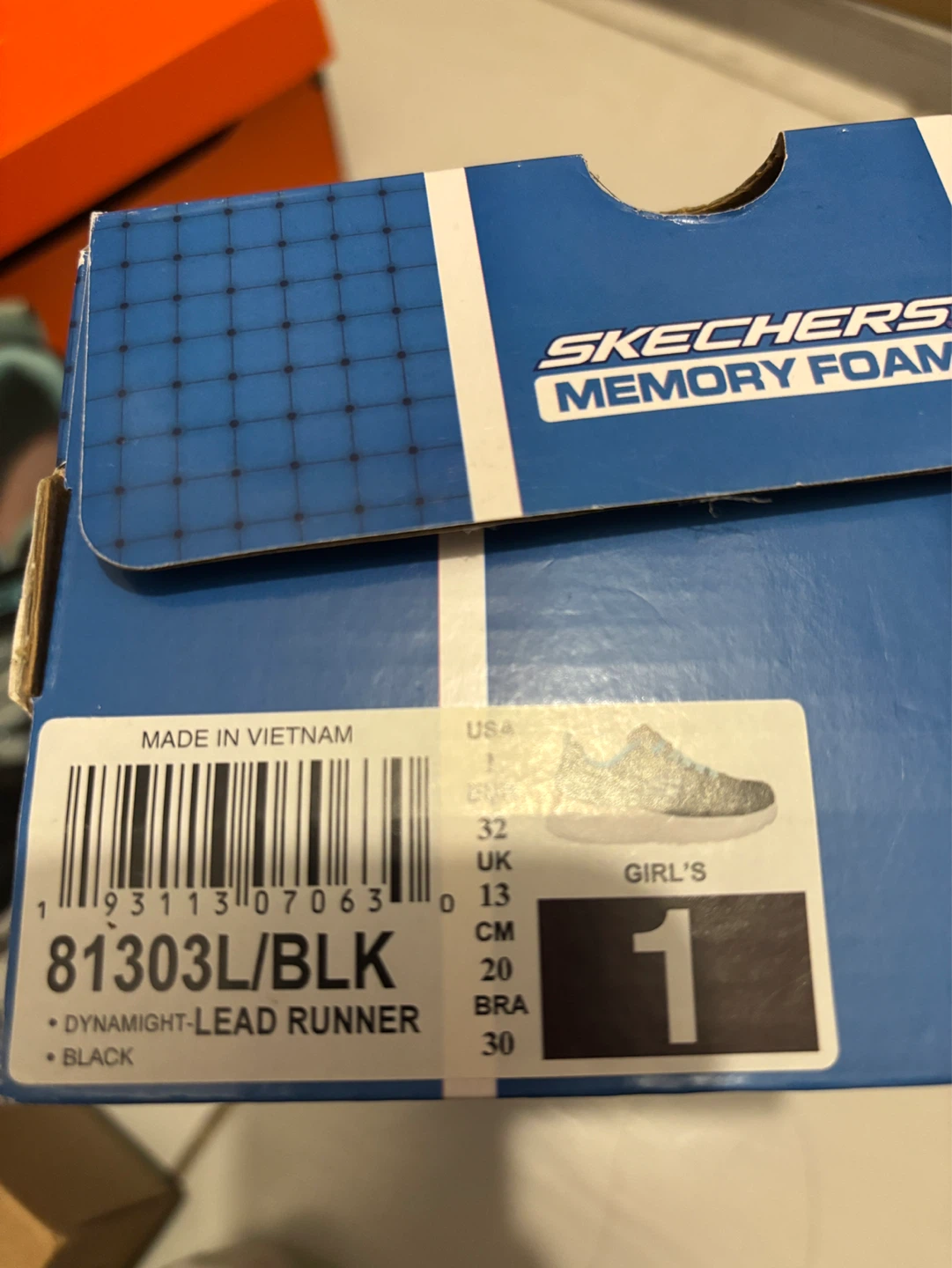 Skechers Dynamight Lead Runner Girls Shoes Black Size 1 - photo 2