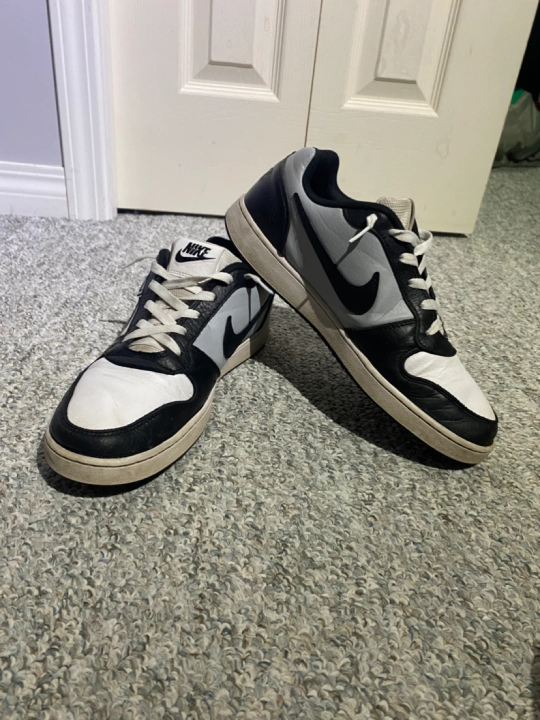 Nike Men's Black and White Sneakers - photo 2