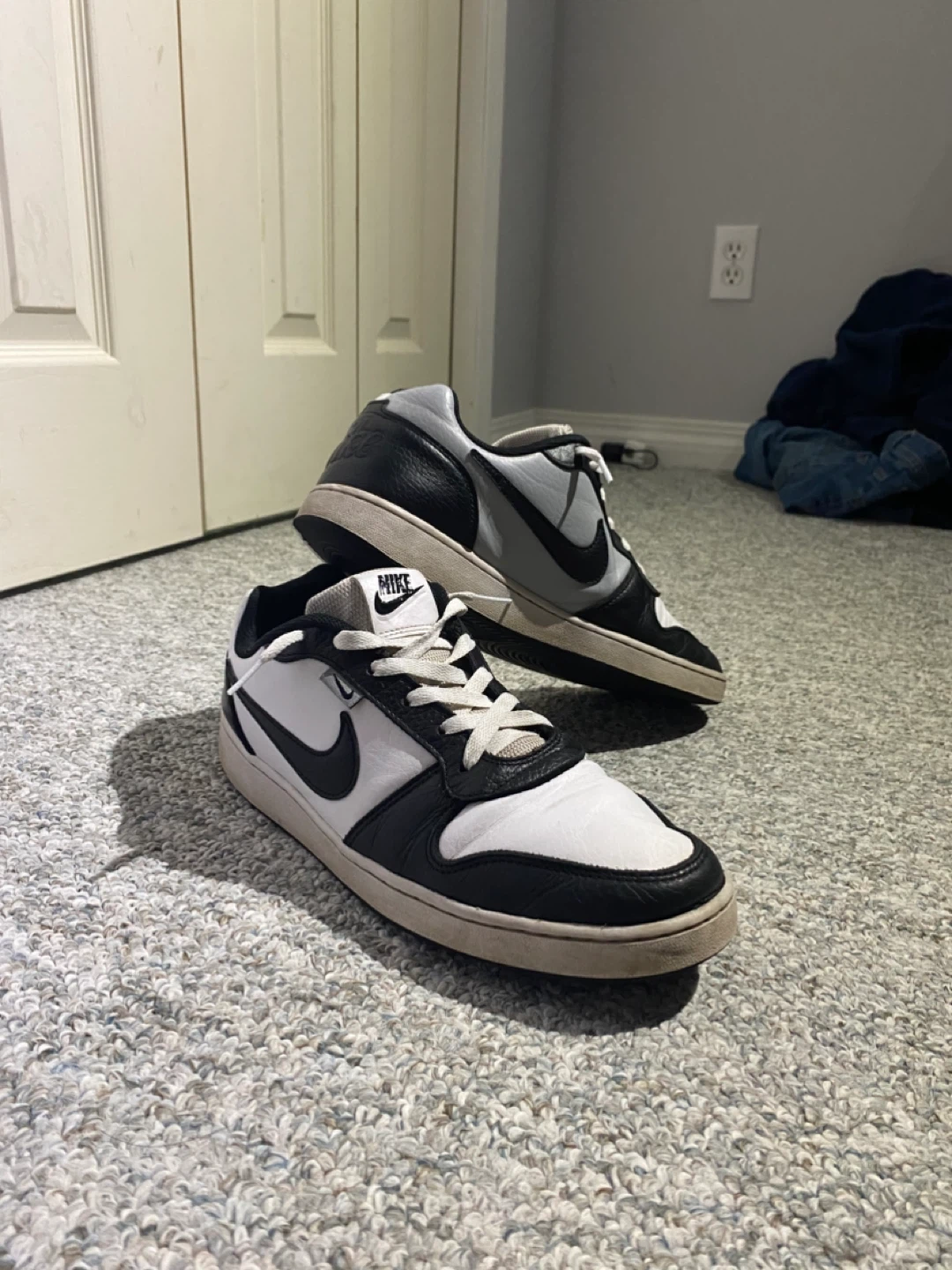 Nike Men's Black and White Sneakers - photo 3
