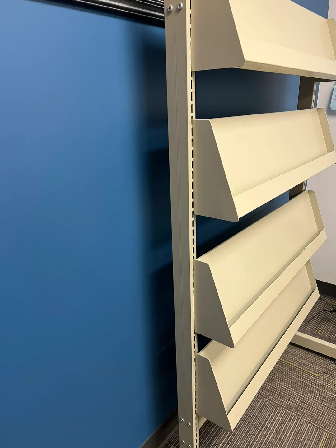 Light Beige 4-Shelf Magazine/Book Rack - photo 3