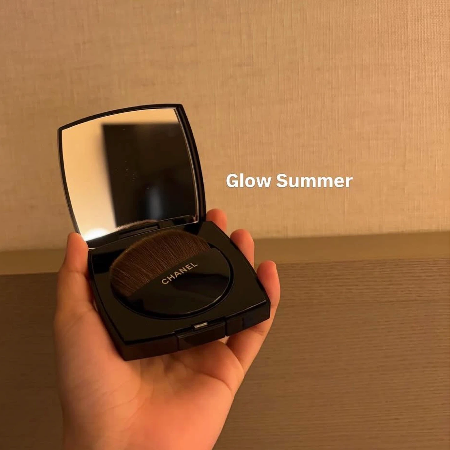 Chanel Summer Essentials highlighter powder with brush inside - photo 2