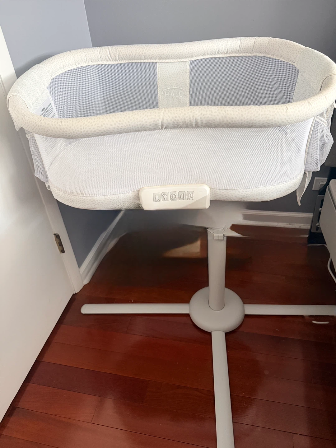 Used Halo Bassinet - photo 2