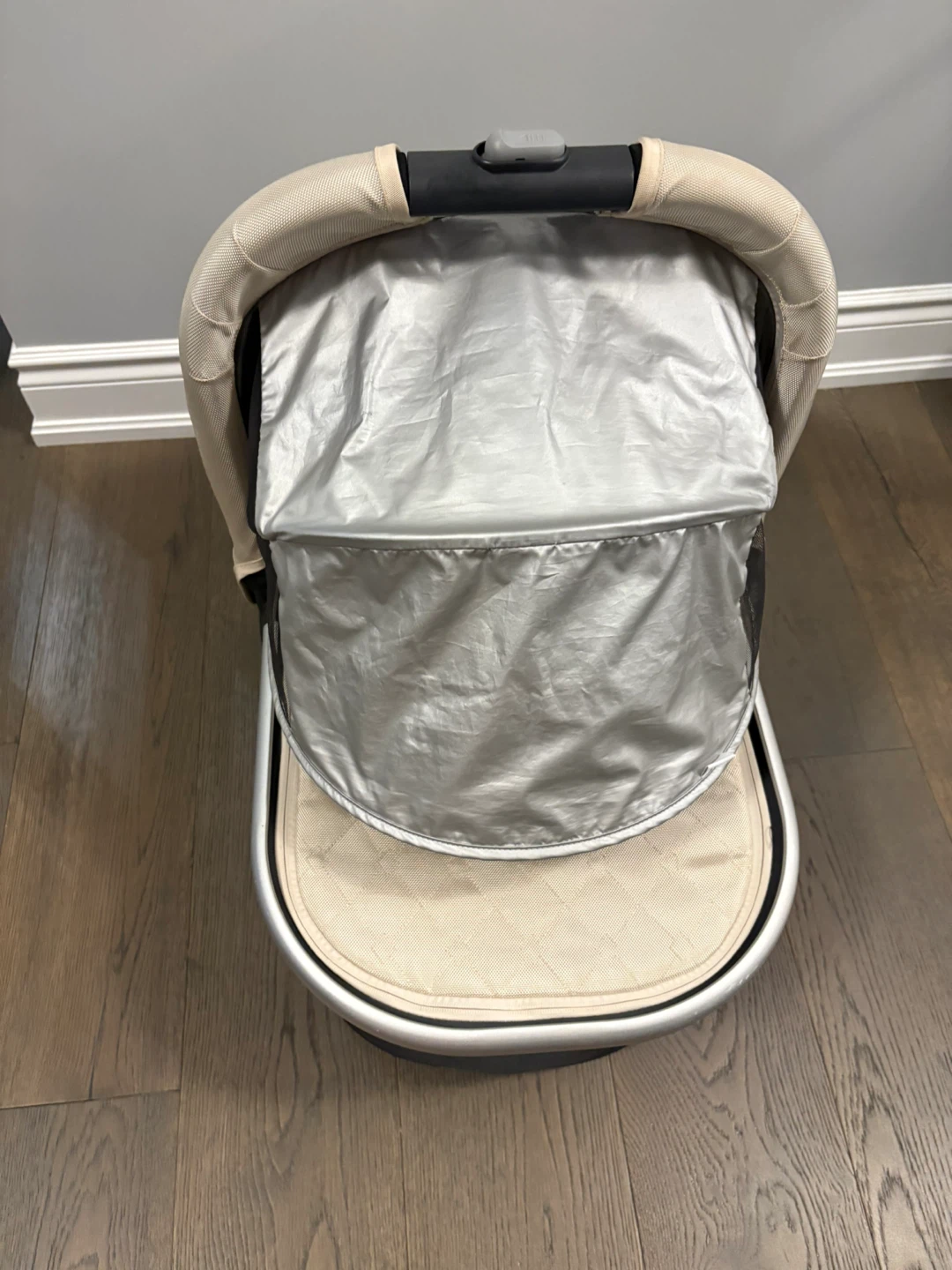 Uppababy creme bassinet very good condition - photo 2
