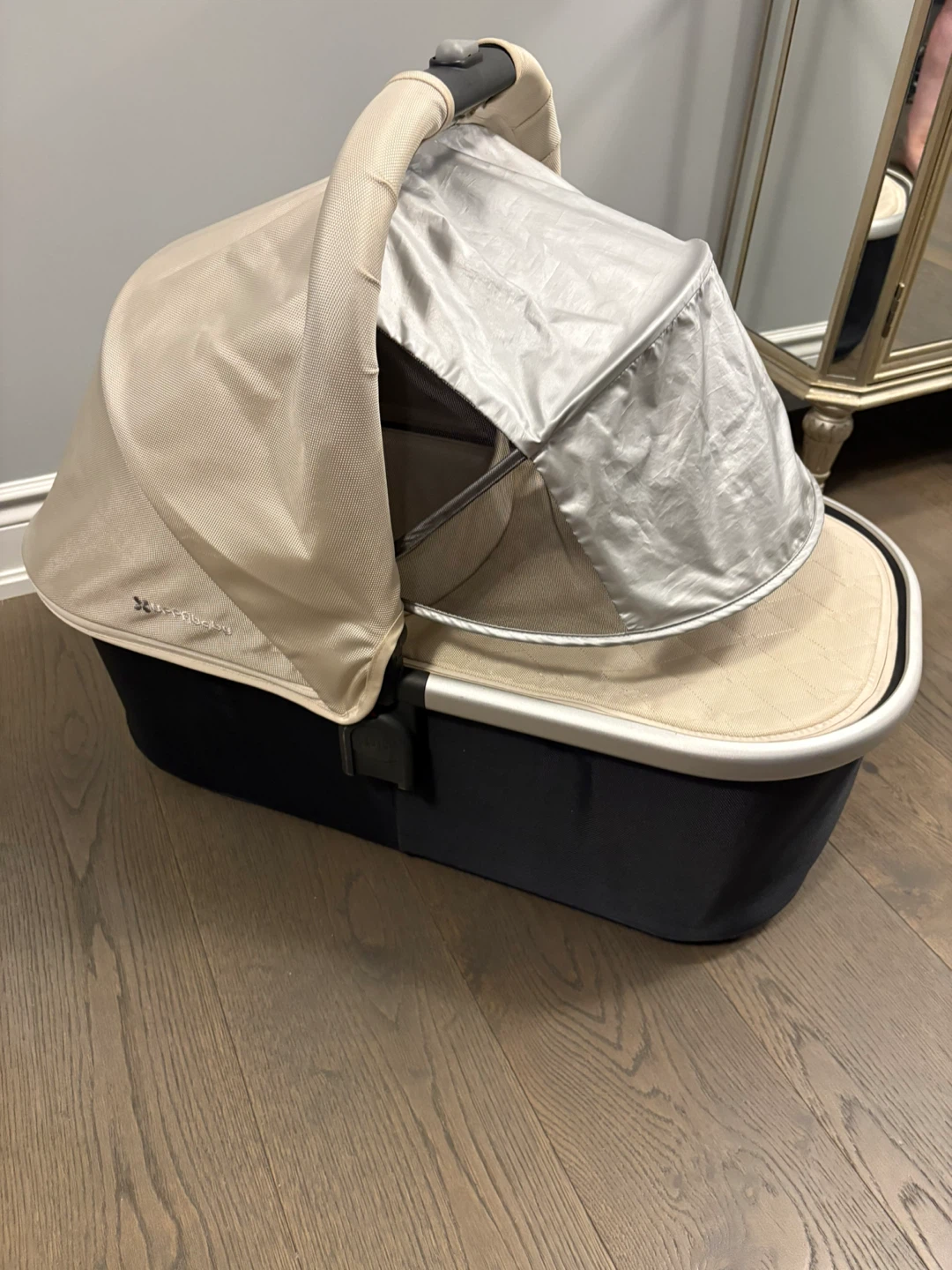 Uppababy creme bassinet very good condition