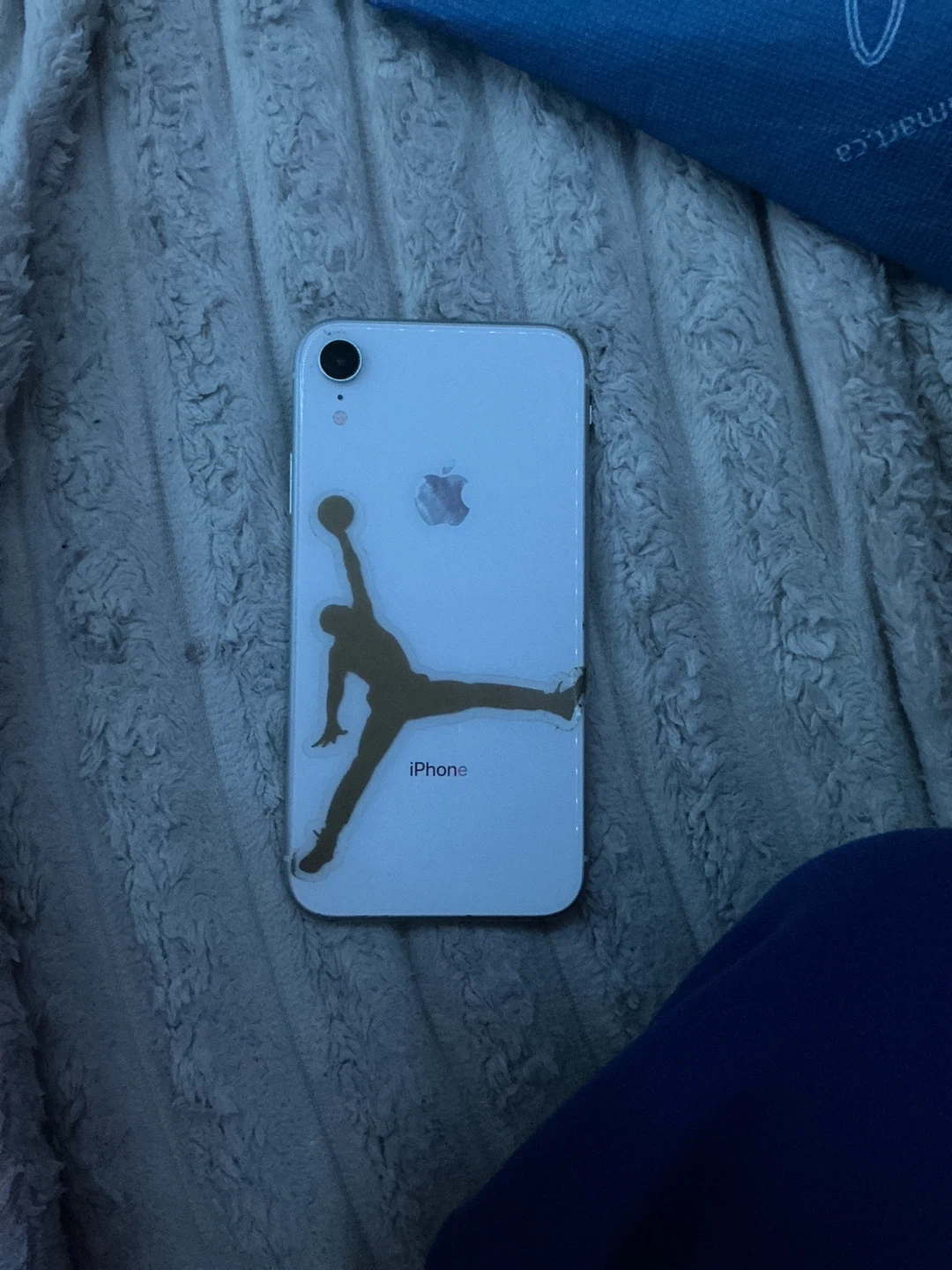 iPhone XR - photo 2