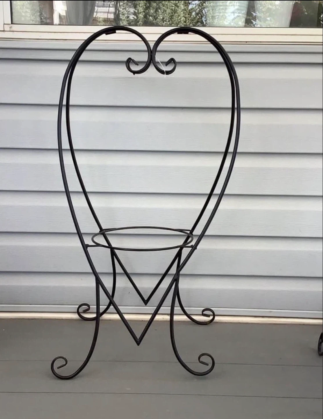 Black Metal Heart Shape Plant Stands