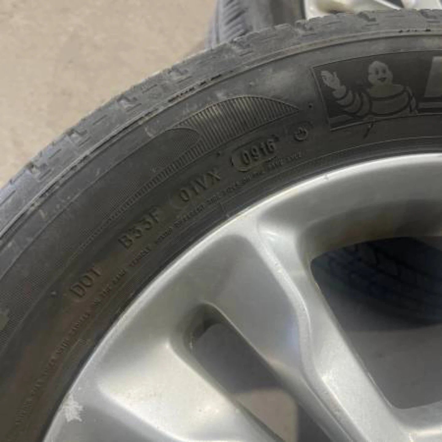 Set of 4 Michelin Tires with Kia Rims - photo 3