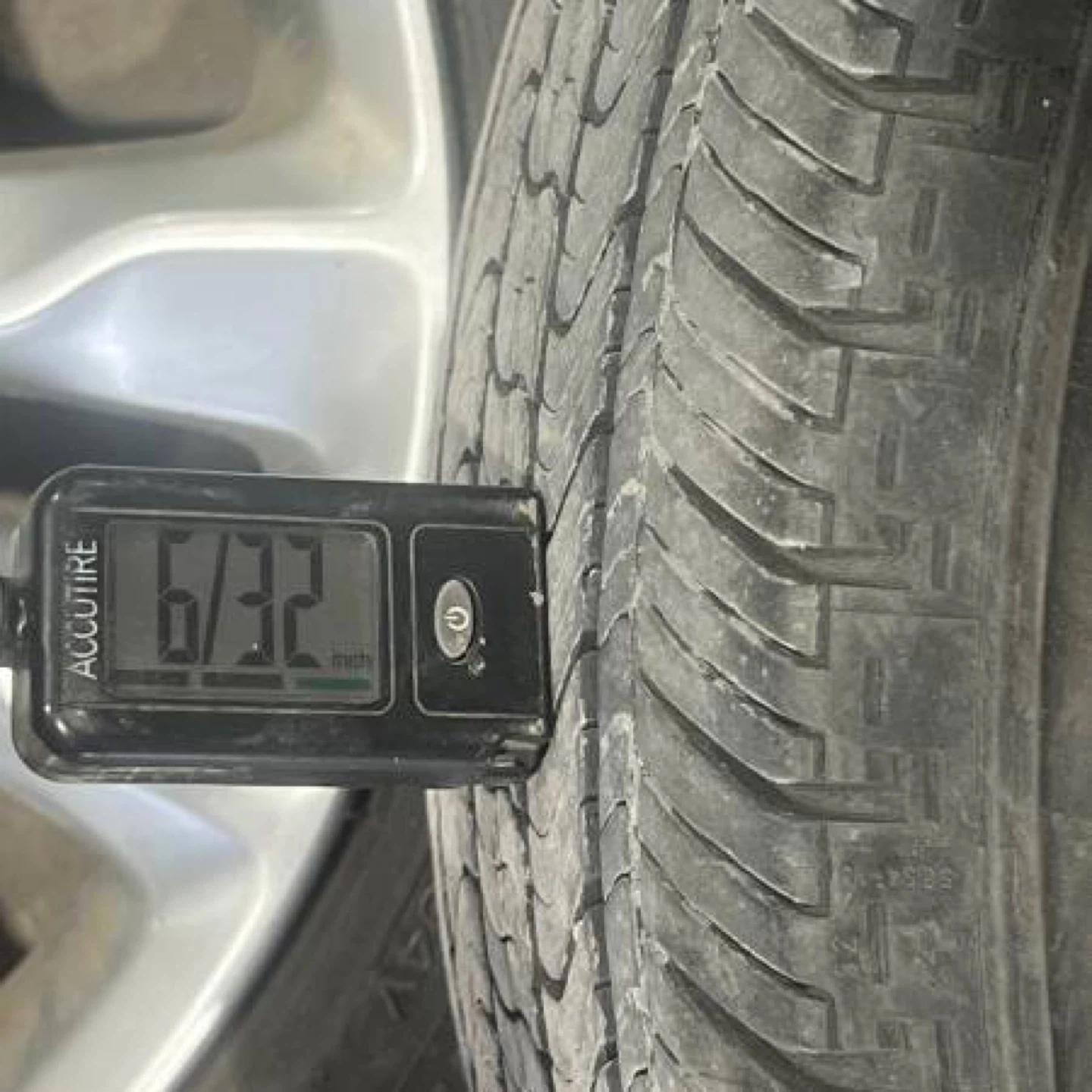 Set of 4 Michelin Tires with Kia Rims - photo 4