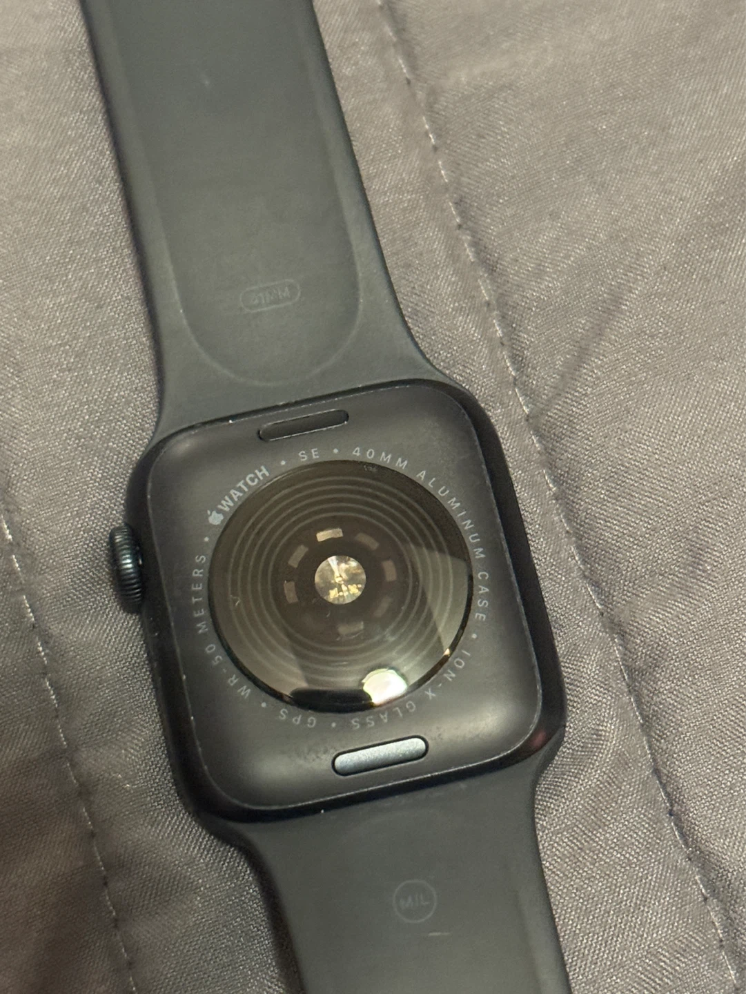 Apple Watch SE (40mm) + Black Sport Band + Charger