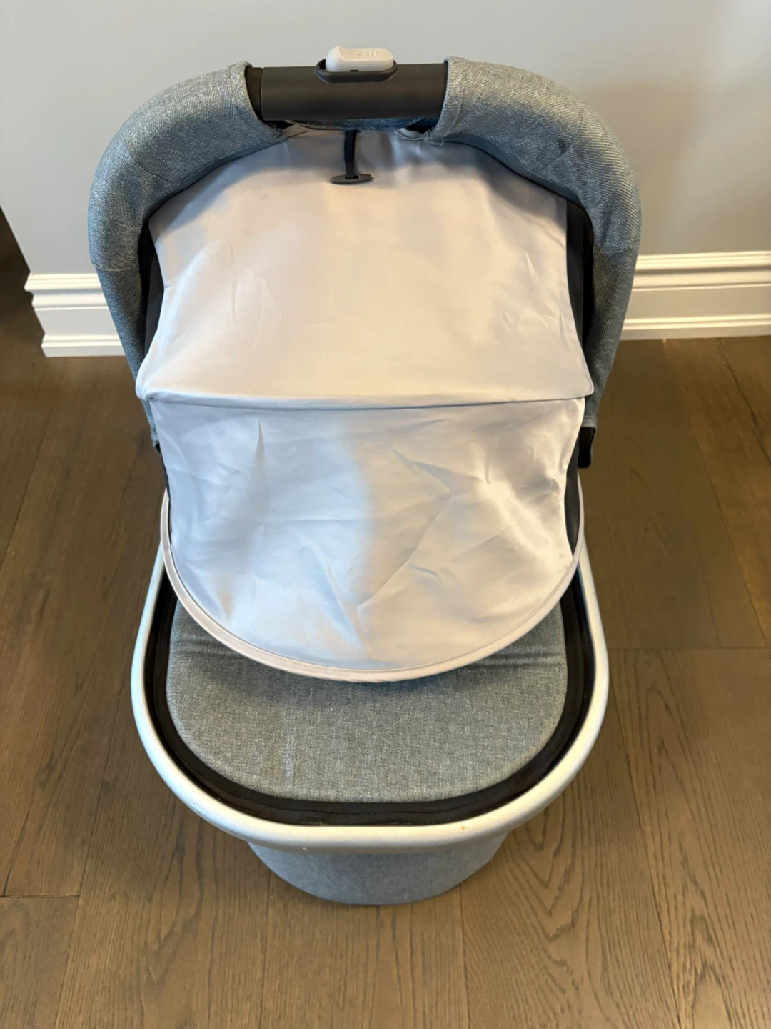 Uppababy gray V2 bassinet excellent condition - photo 5