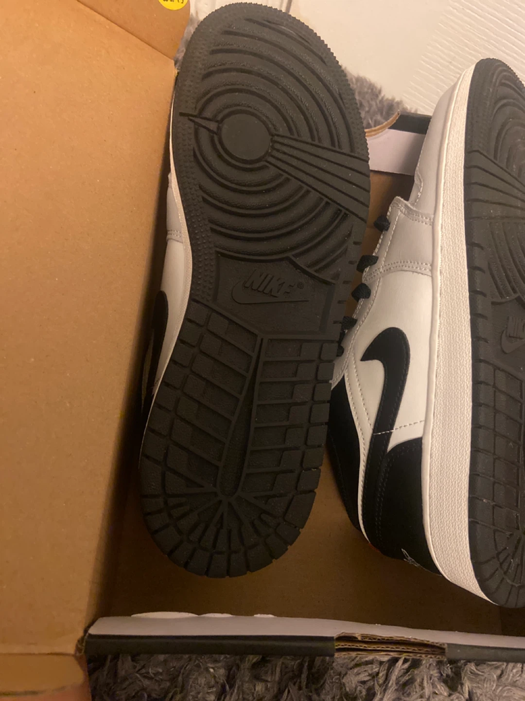 Air Jordan 1 Low (GS) - Black/White/Grey - Size 5Y - photo 4