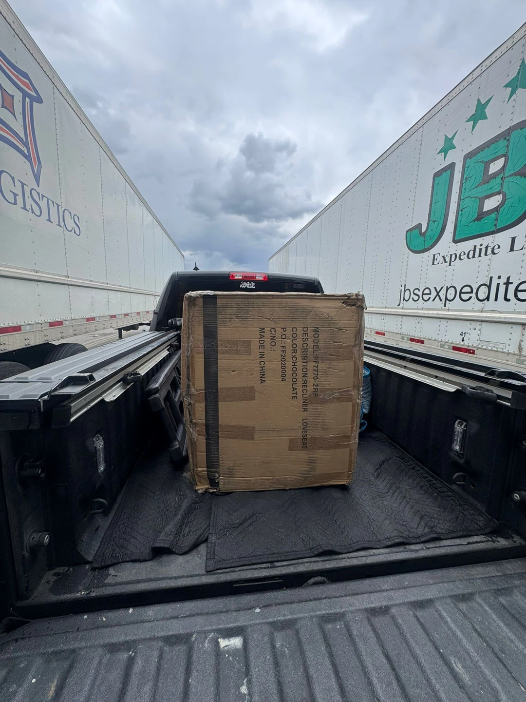 Moving delivery pick up truck
