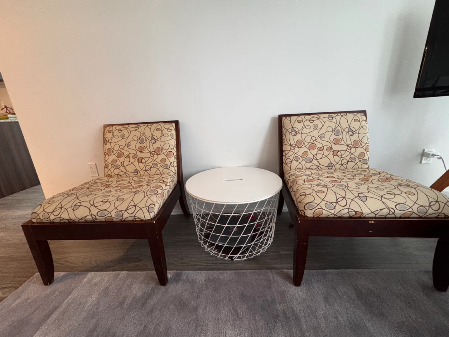 Accent Chair with Retro Pattern