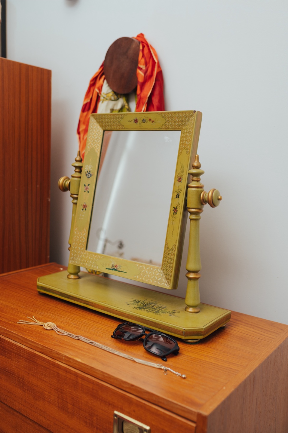 Hand-Painted Cottage Style Tilt Vanity Mirror - photo 5