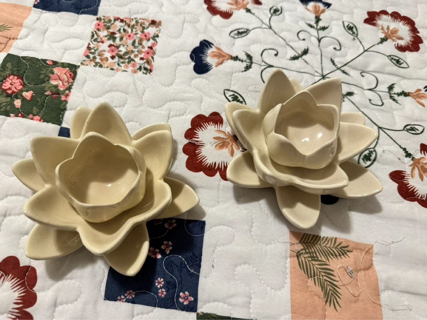 Set of 2 Cream Lotus Flower Candle Holders - photo 2