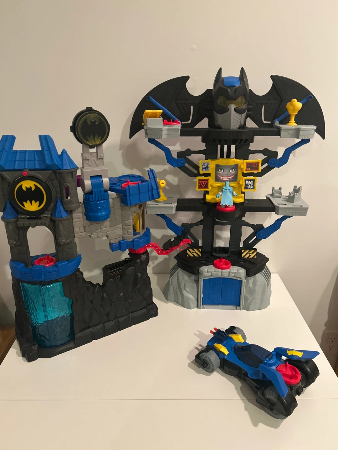 Fisher-Price Imaginext DC Super Friends Bat-Tech Batcave Playset