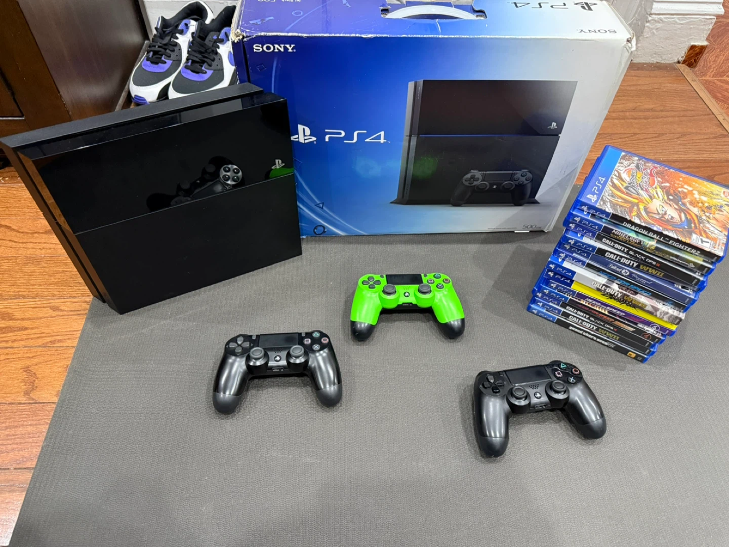 Sony PlayStation 4 500GB Console with 3 Controllers and Games