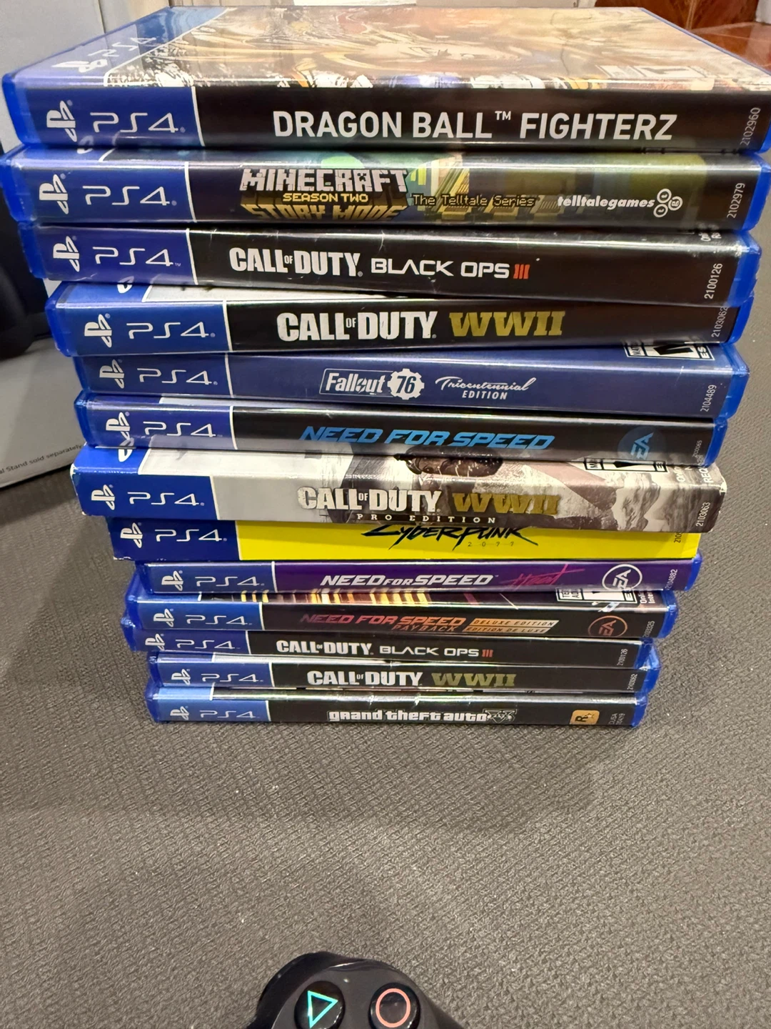 Sony PlayStation 4 500GB Console with 3 Controllers and Games - photo 2