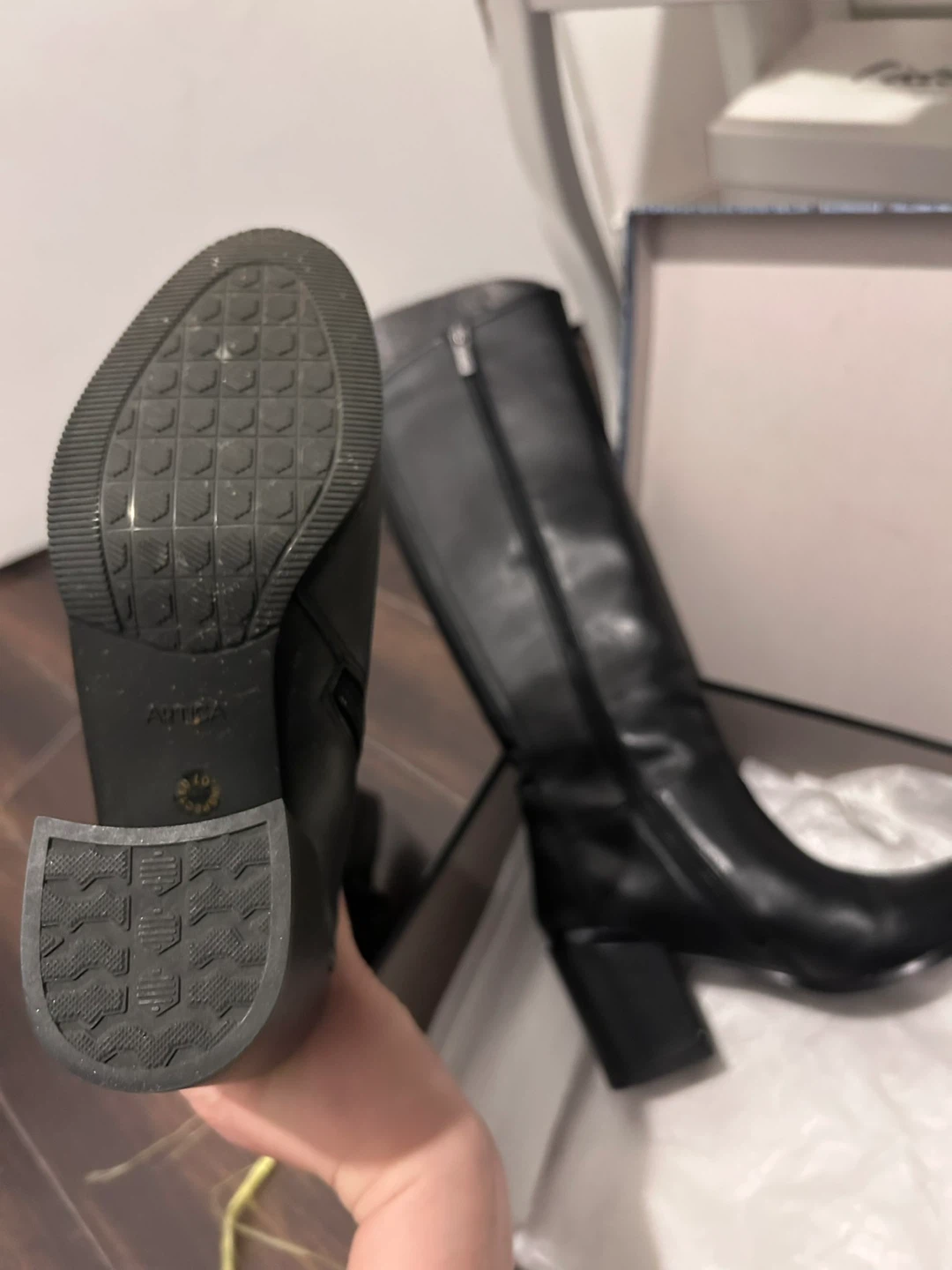 Black Knee-High Boots Size 5.5 Only Worn Once! - photo 2