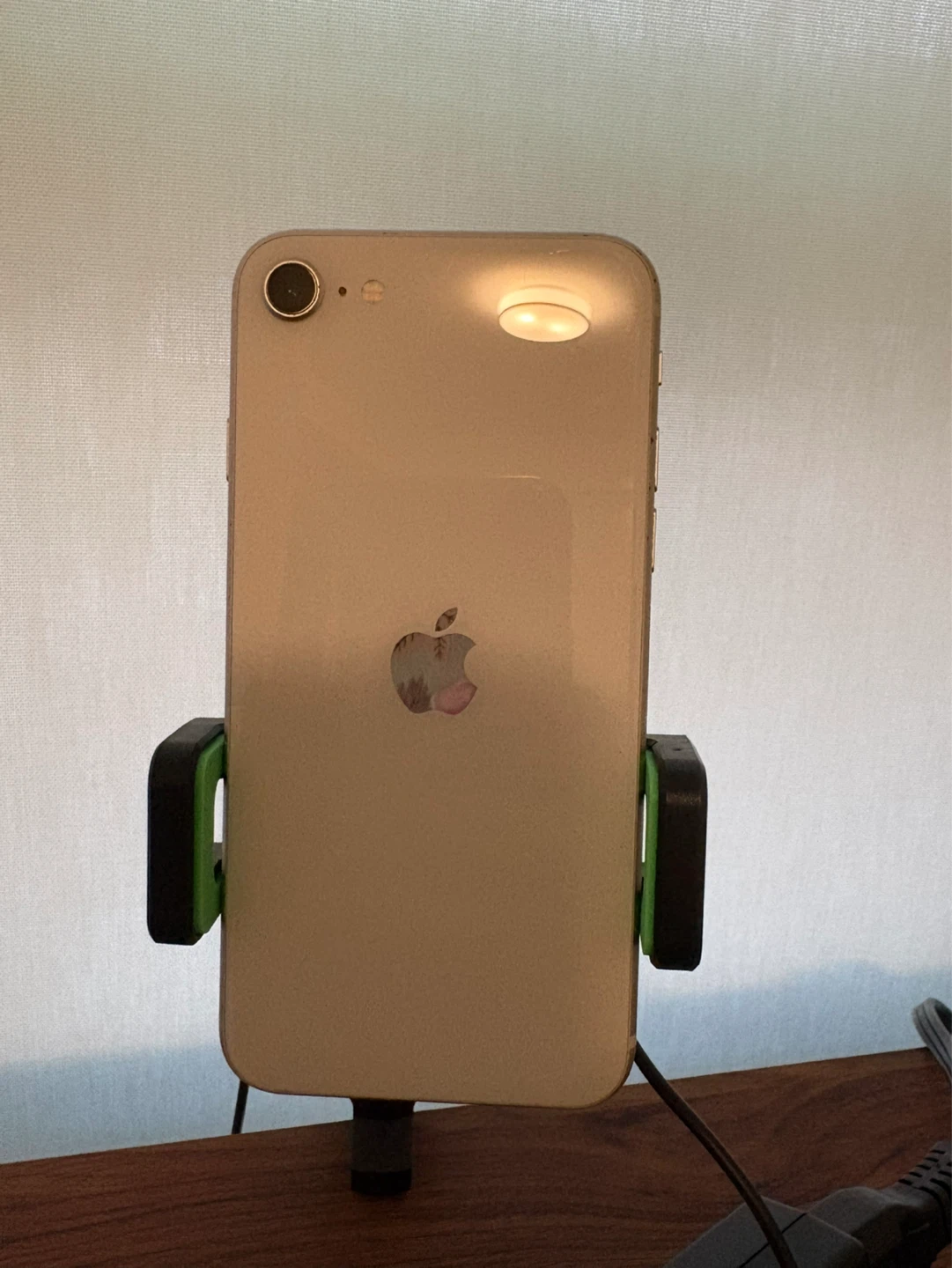 Used Apple iPhone SE (2nd Gen) - photo 2