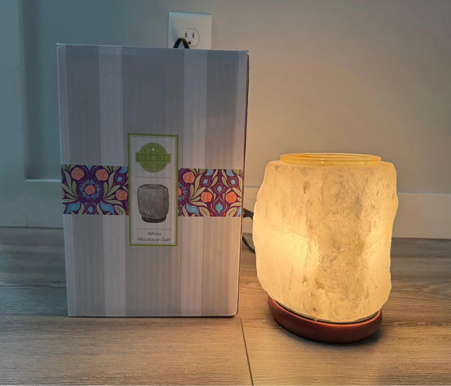 Scentsy White Himalayan Salt Wax Melter