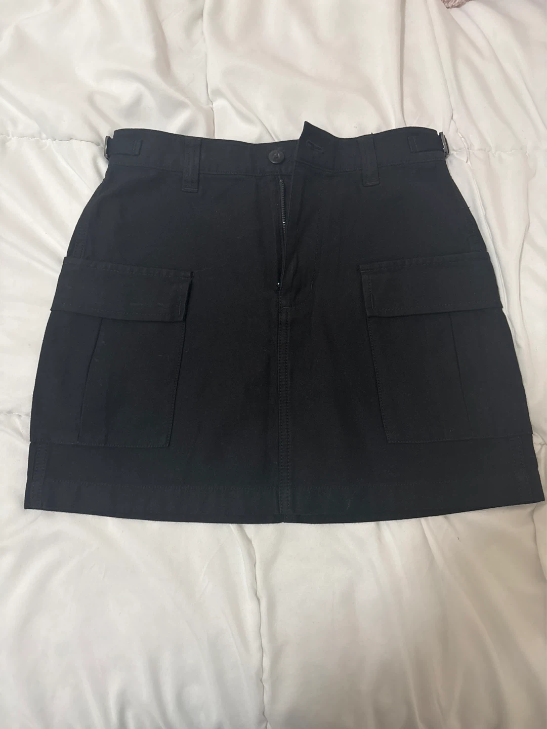 ARITZIA TNA Black Cargo Skirt Size 2