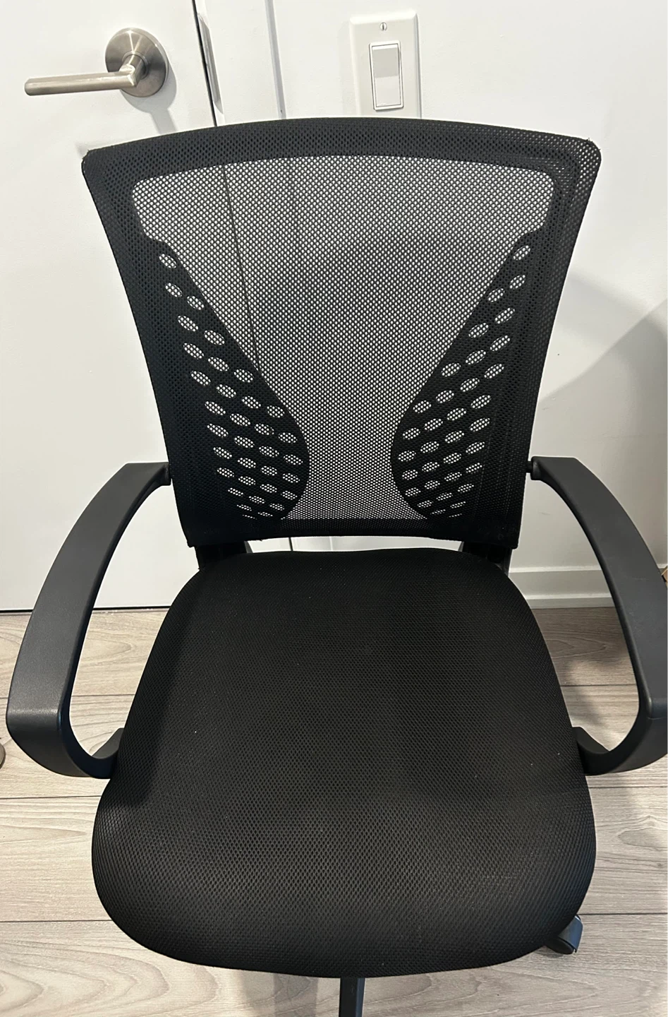 Black Mesh Office Chair with Adjustable Height - photo 4