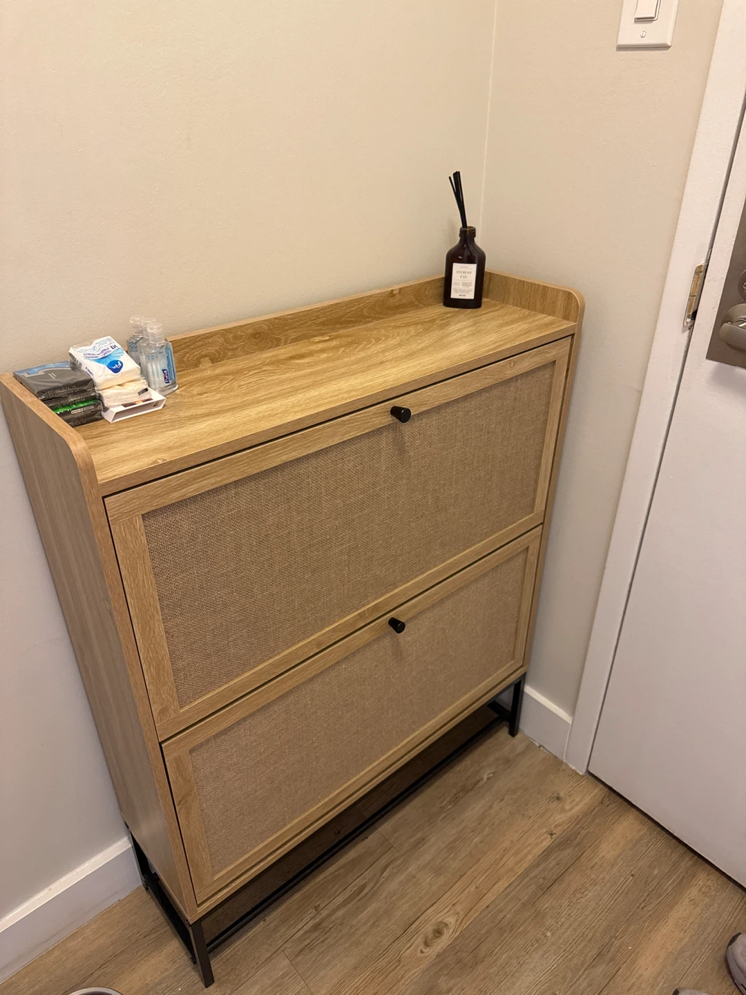 Shoe cabinet