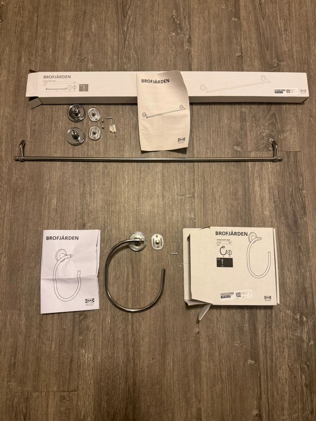 BRAND NEW Towel Bar & Towel Ring Set
