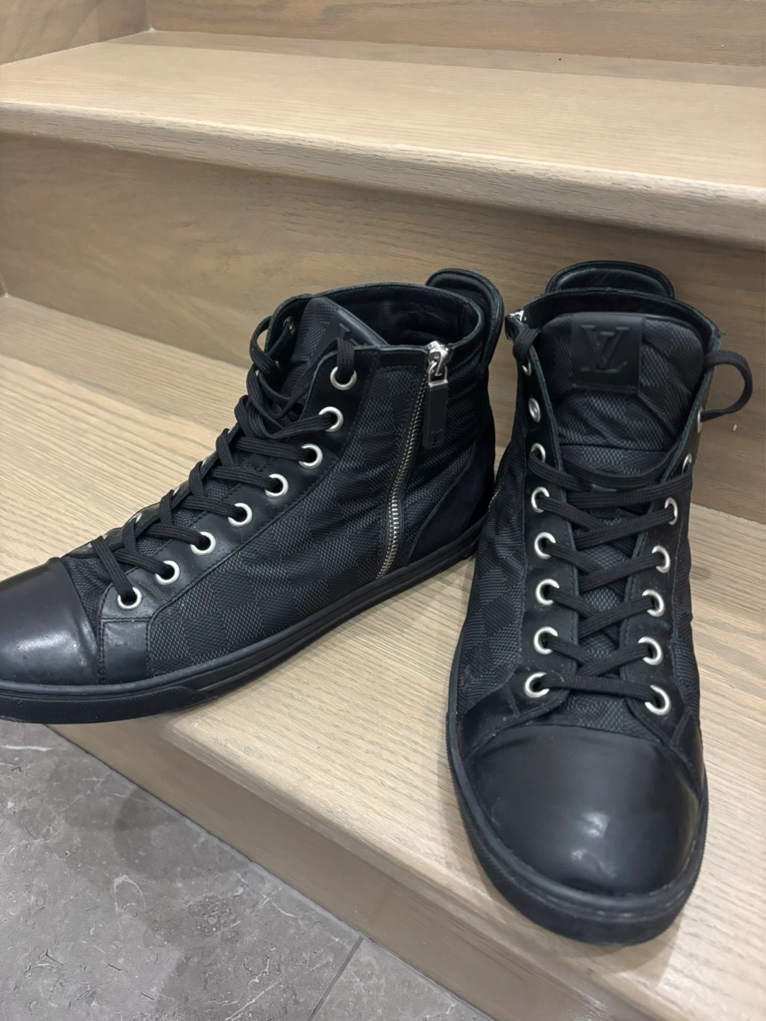 Louis Vuitton High-Top Sneakers size 9