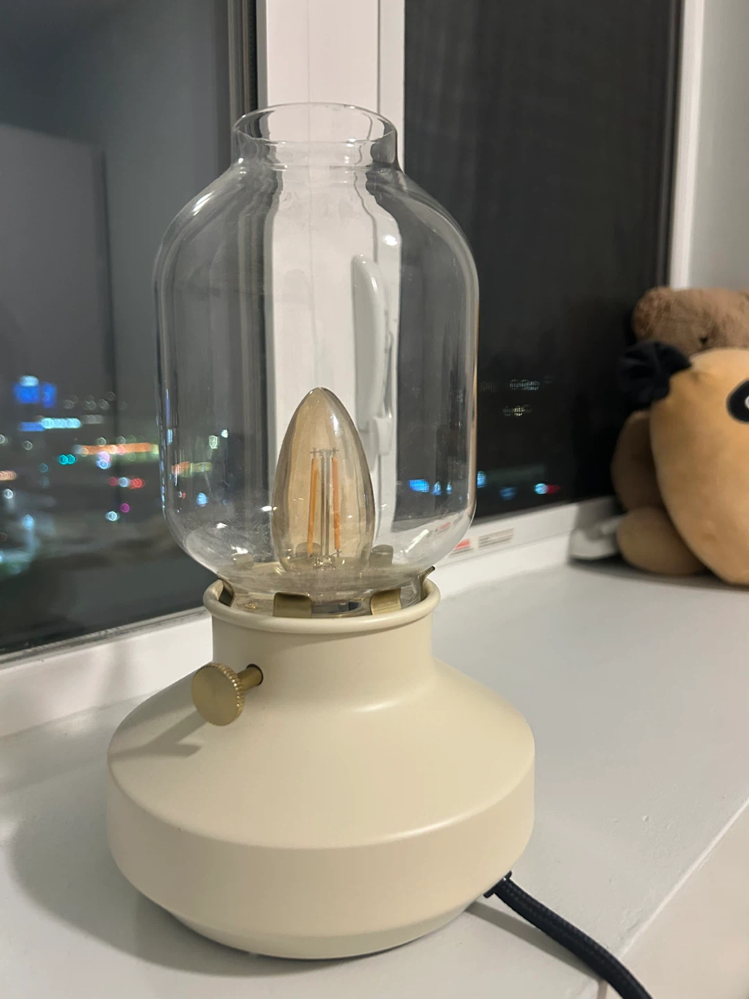 Table lamp