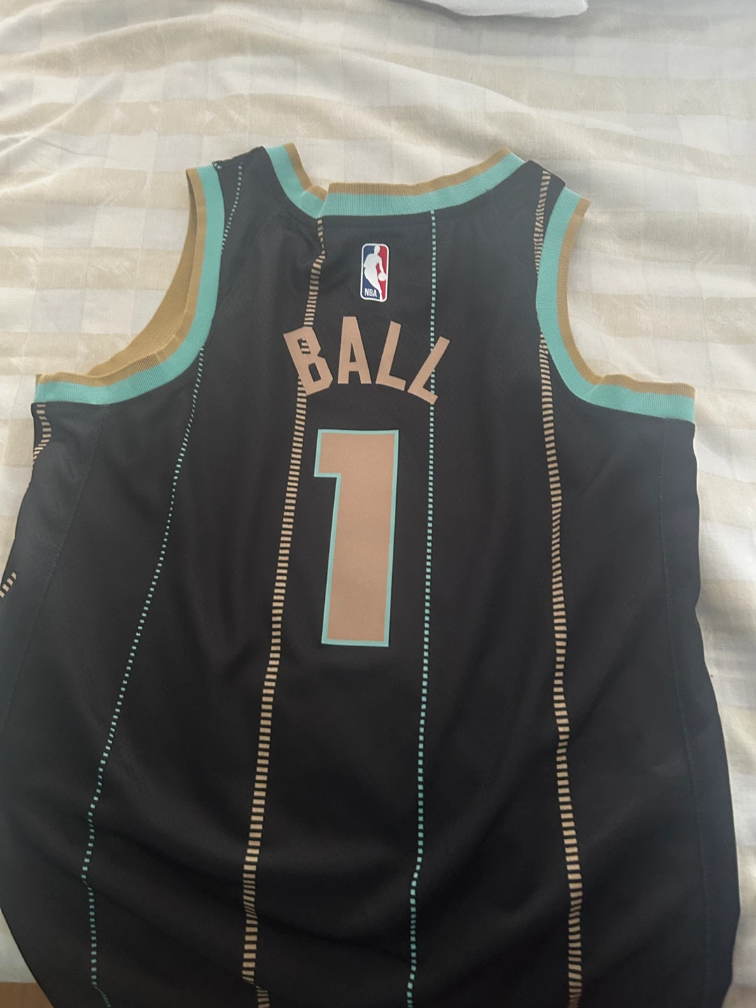 Charlotte Hornets LaMelo Ball Jersey Size 40