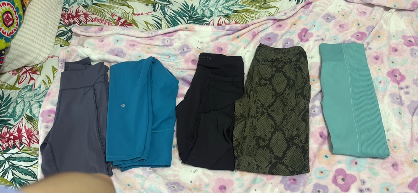 Lululemon Athletic Leggings Bundle - Various Colours - photo 2