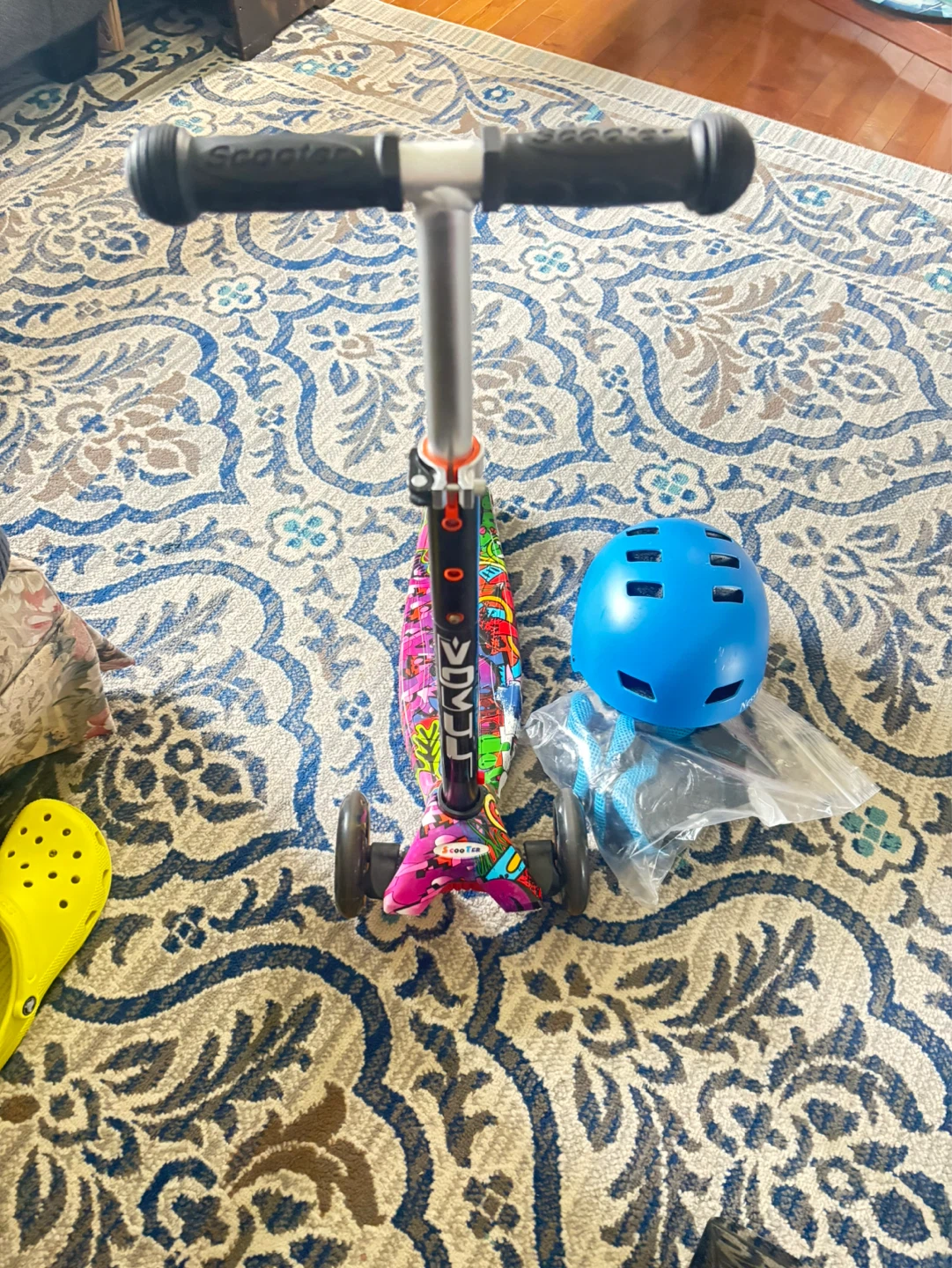 Scooter with Helmet - photo 2