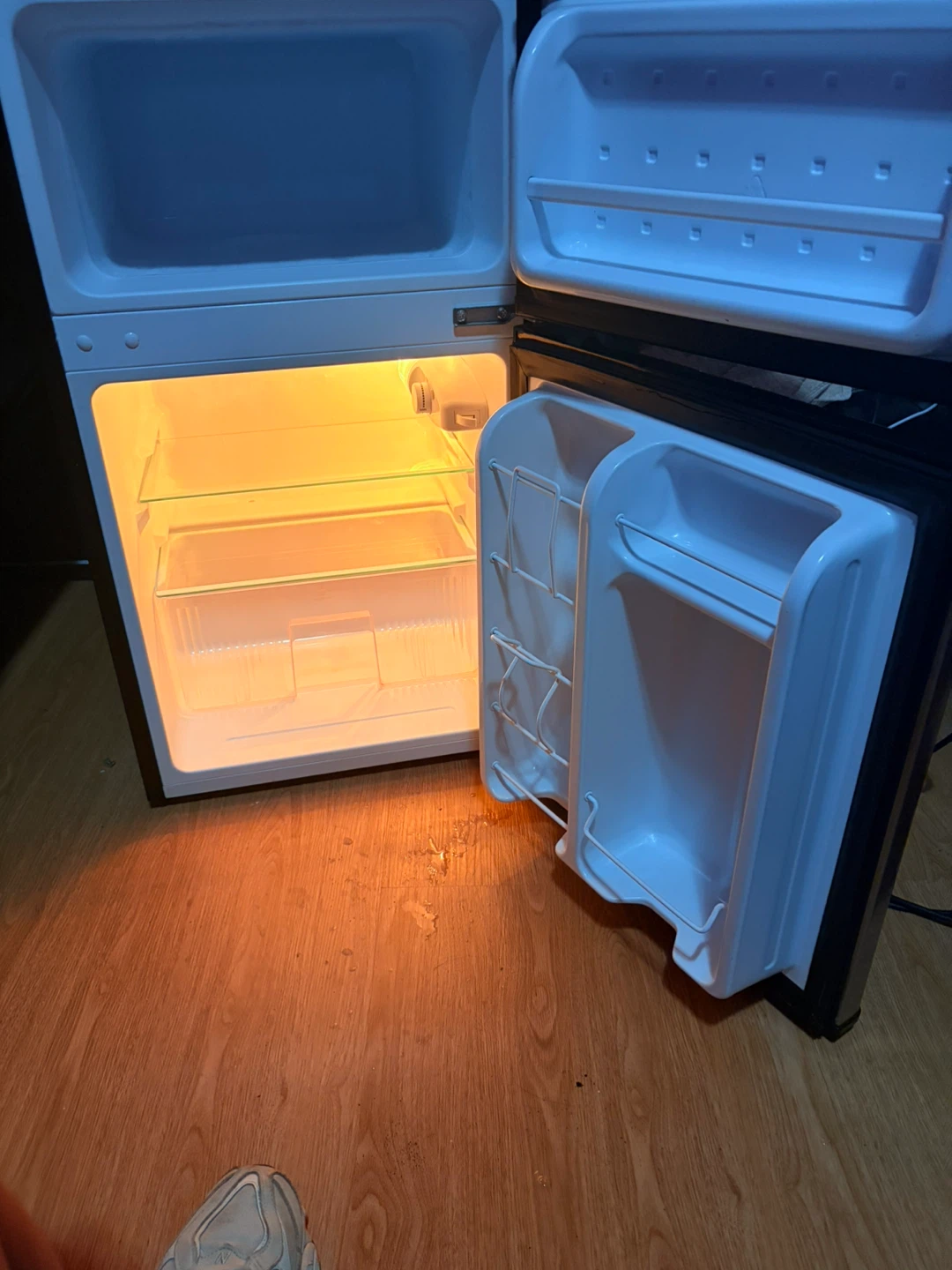 Midea Mini Fridge - photo 2