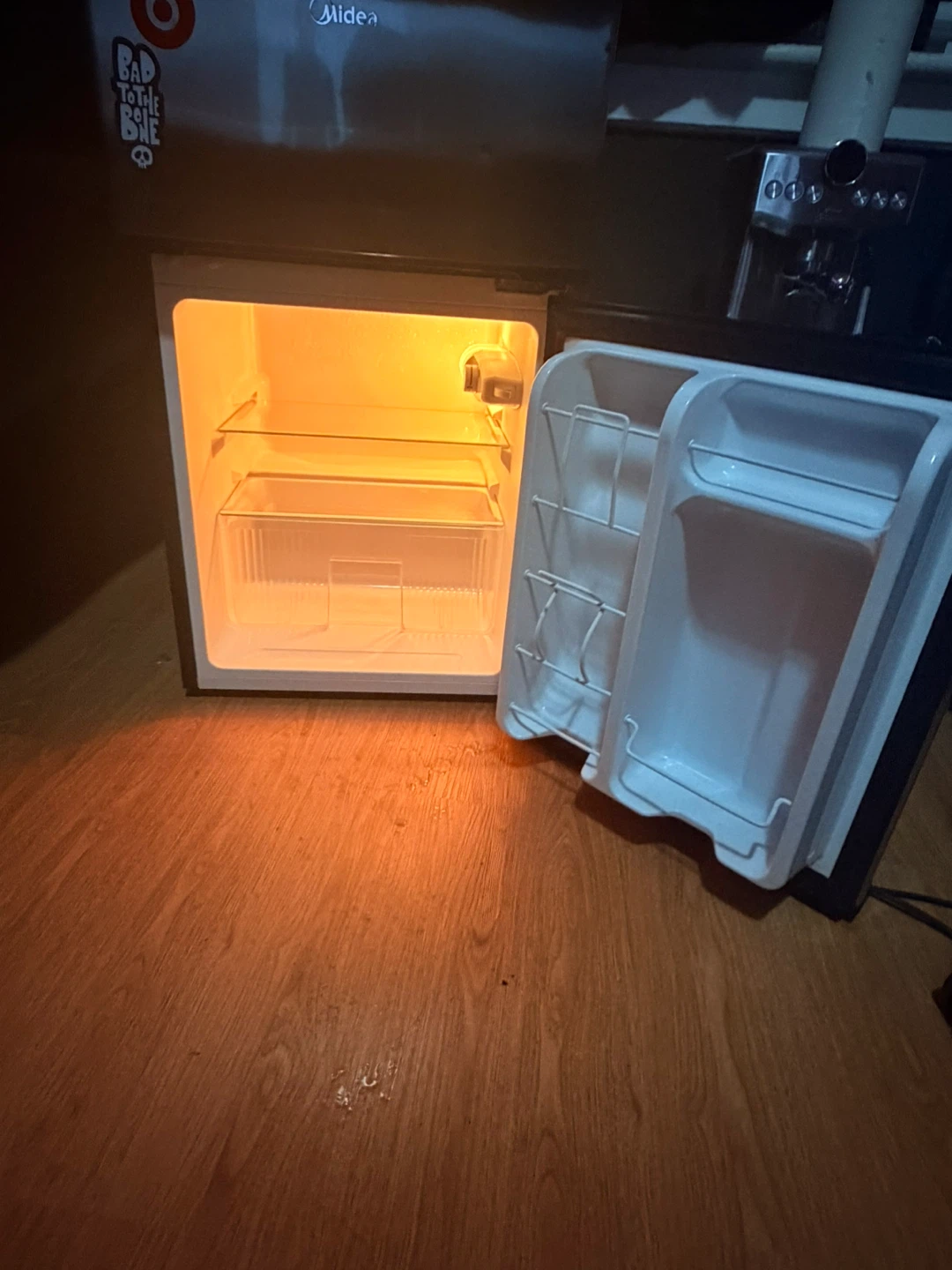 Midea Mini Fridge - photo 4