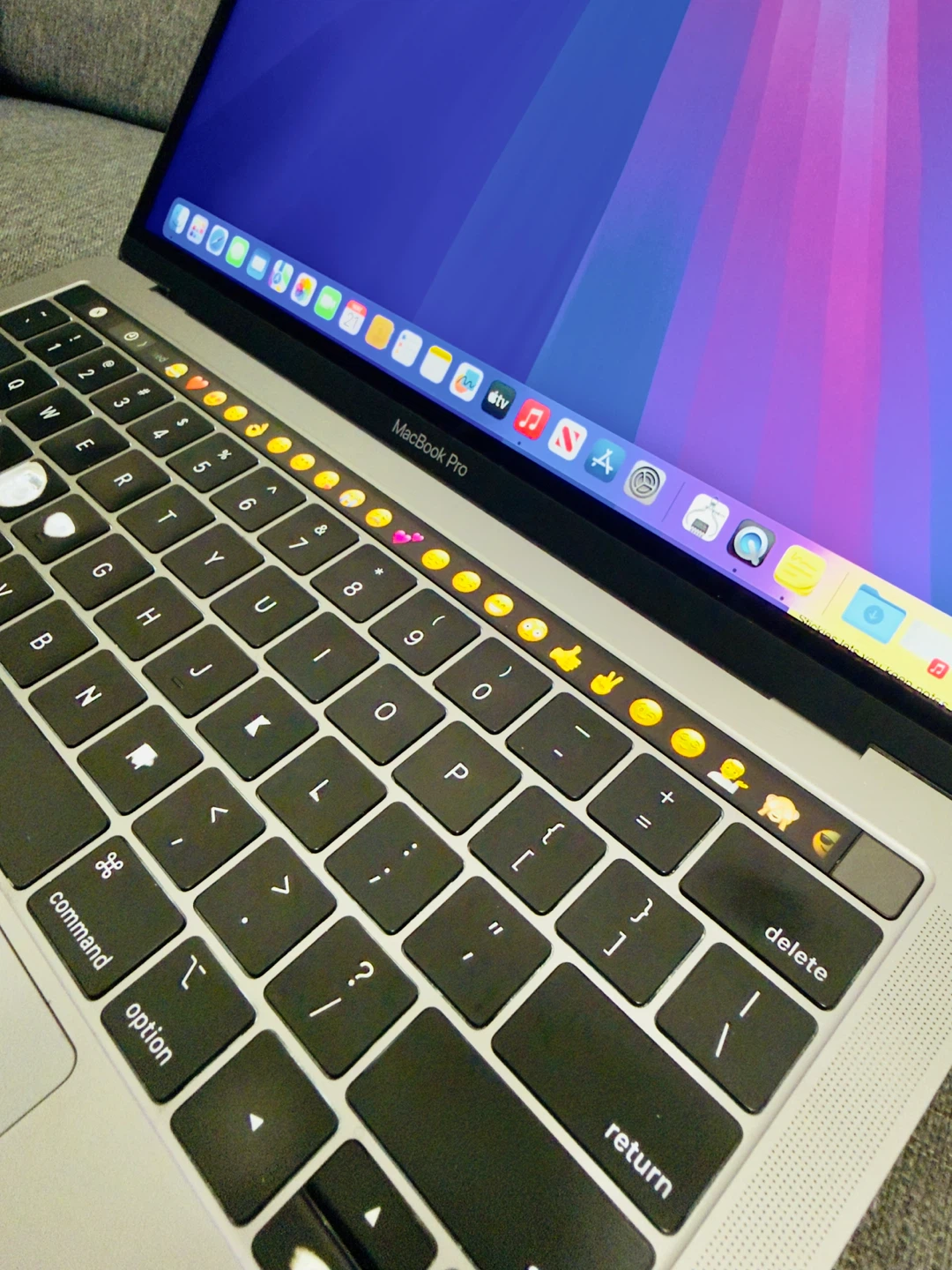 2019 MacBook Pro Touchbar 16GB/256gb - photo 3