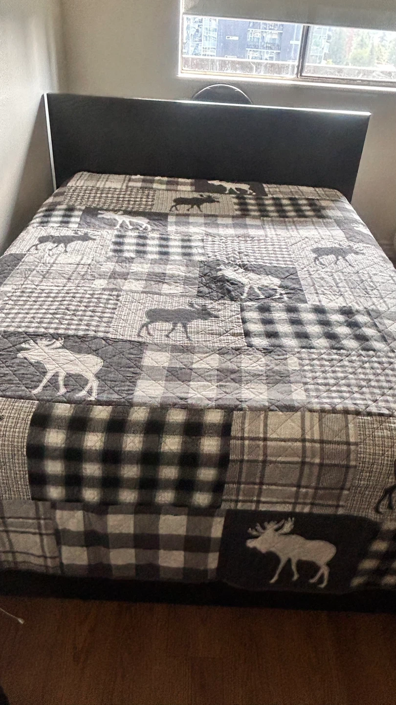Canadiana Quilted Moose Patchwork Bedspread Set