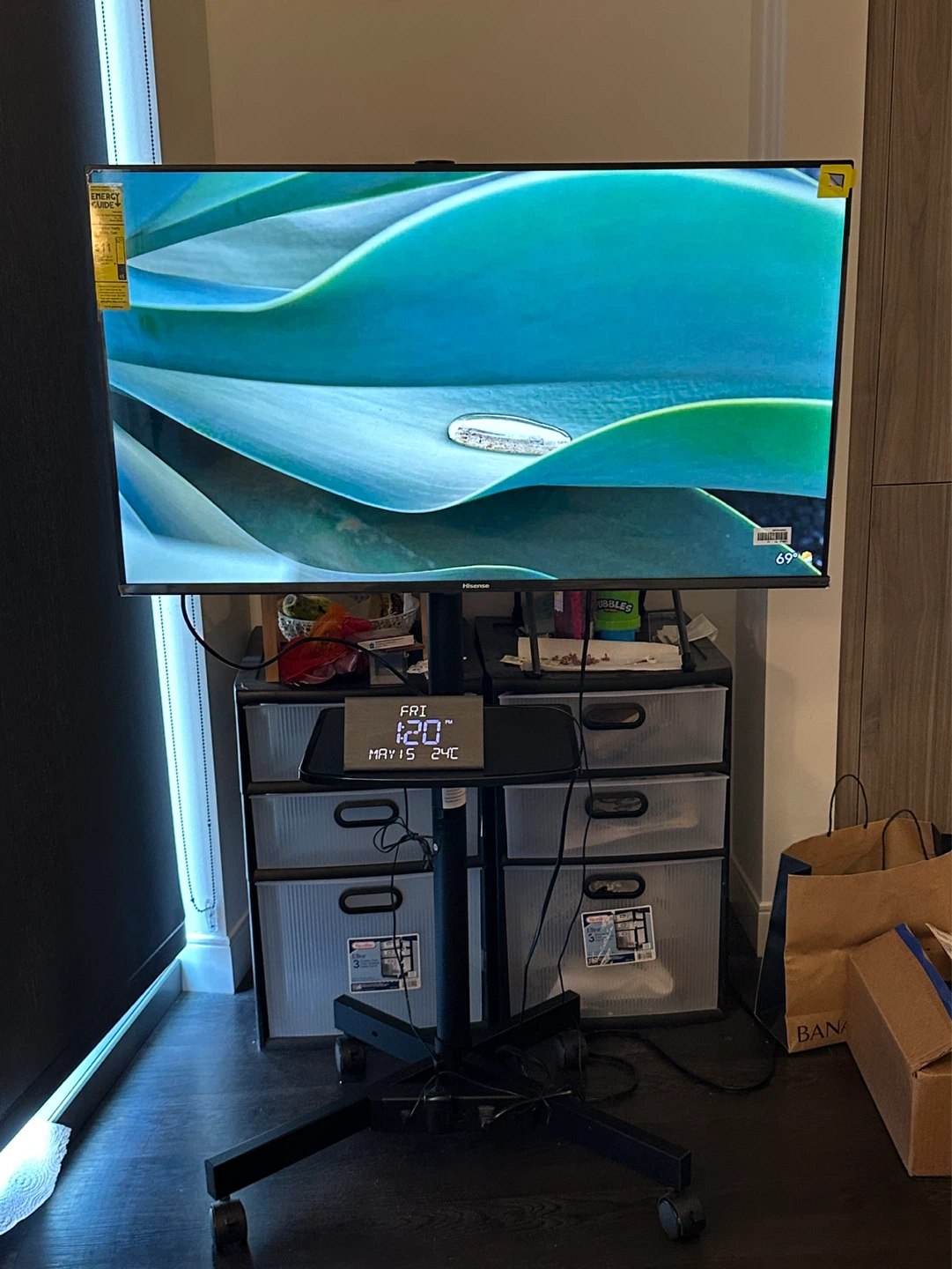 Hisense 40" Smart TV A4 Google TV + TV Stand - photo 2