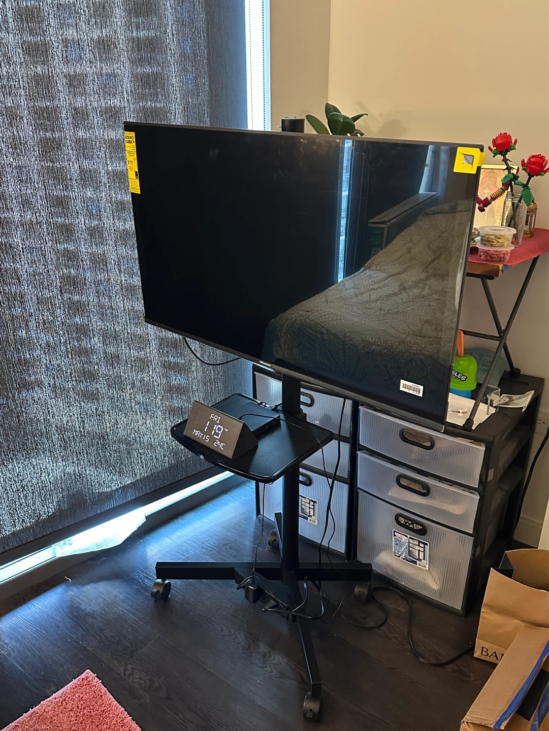 Hisense 40" Smart TV A4 Google TV + TV Stand