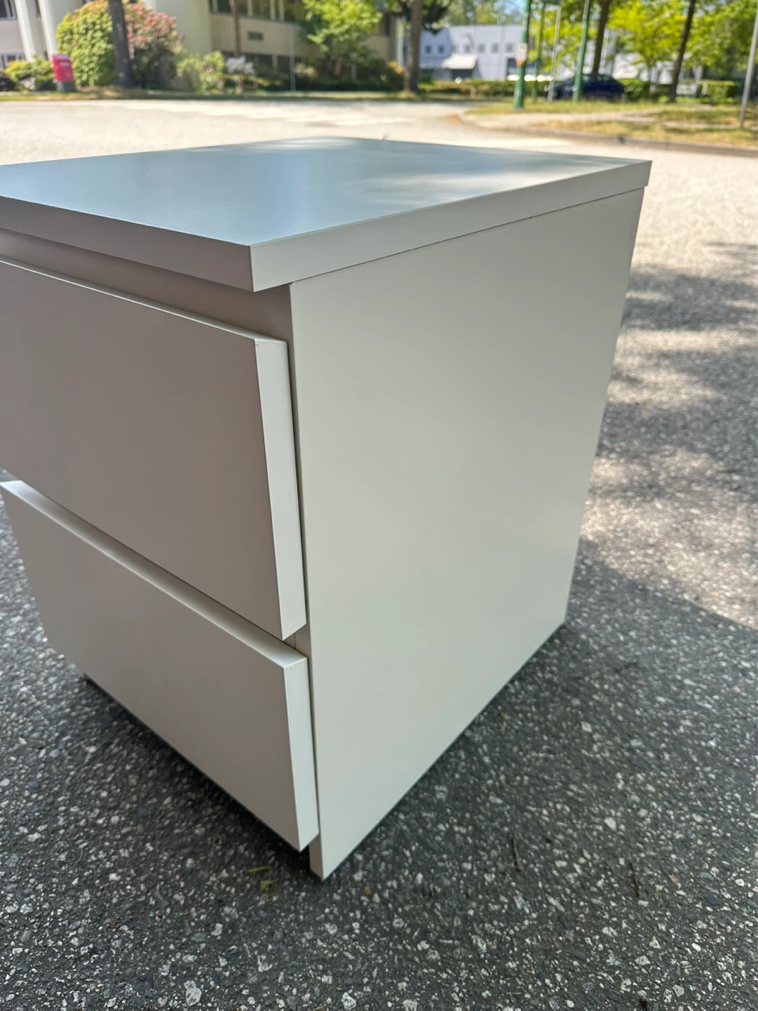 Ikea like new malm Nightstand - photo 2