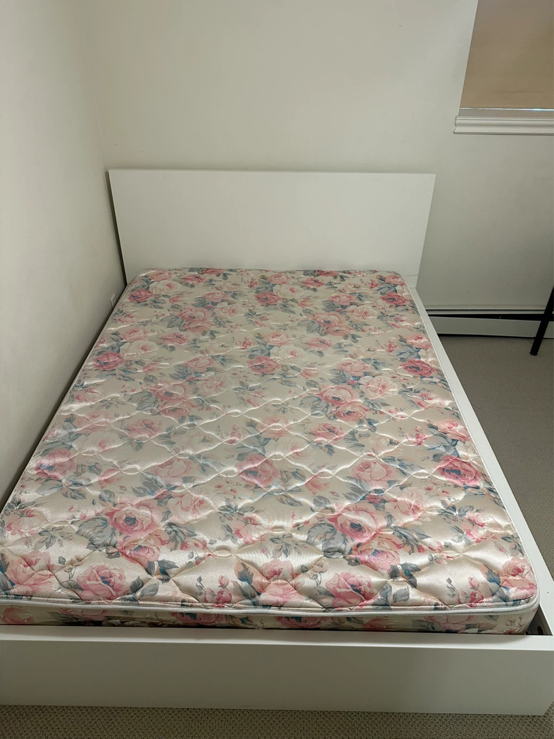Queen bed frame *Free delivery - photo 4