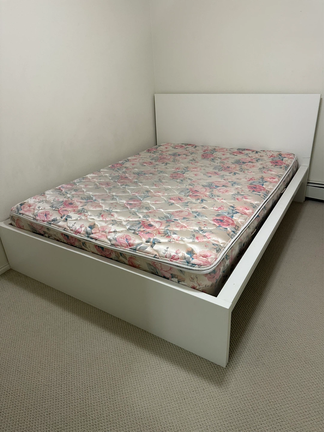 Queen bed frame *Free delivery - photo 2