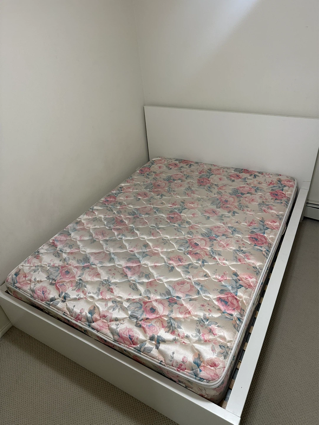 Queen bed frame *Free delivery - photo 3