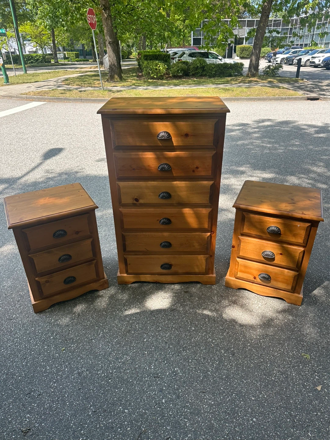 Solid wood dresser *FREE DELIVERY - photo 2