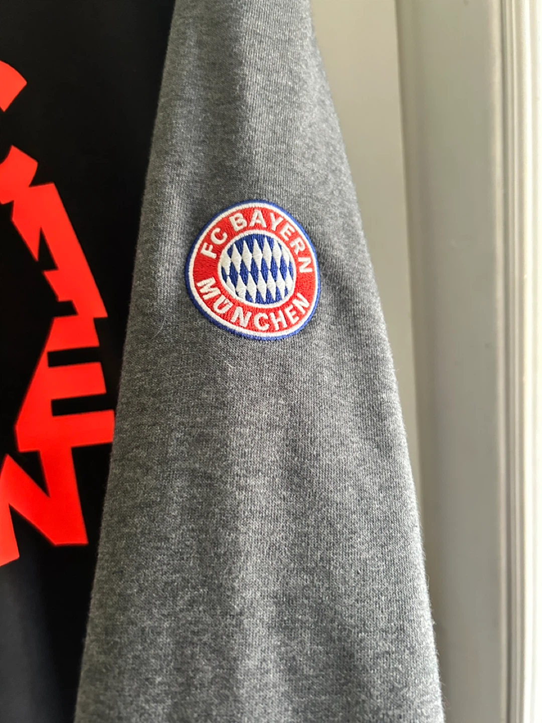FC Bayern München Crewneck Sweatshirt - photo 2